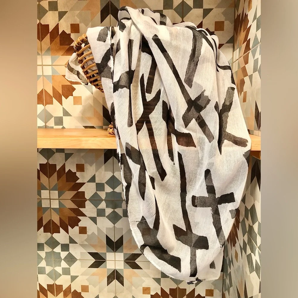Lightweight Cotton Repeating Cross Pattern Scarf